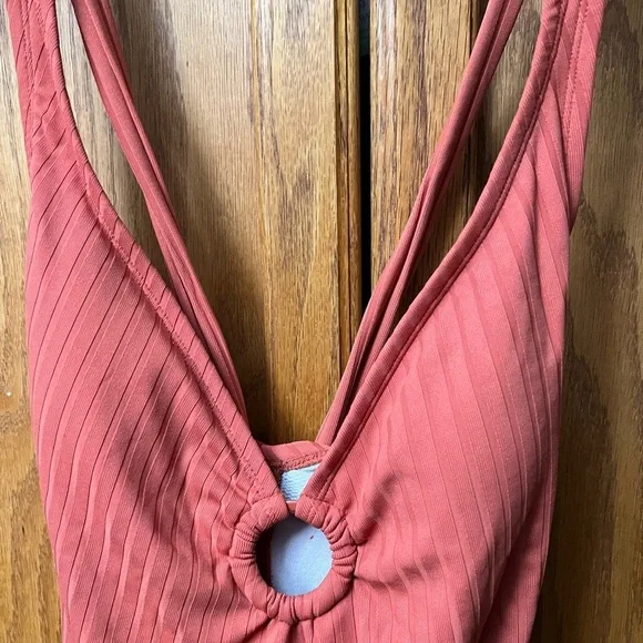 Kona Sol Women’s Sz M One Piece Ribbed Orange Swimsuit - Picture 2 of 9
